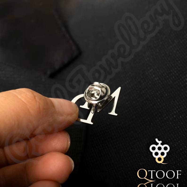 بروش أبيض حرفين