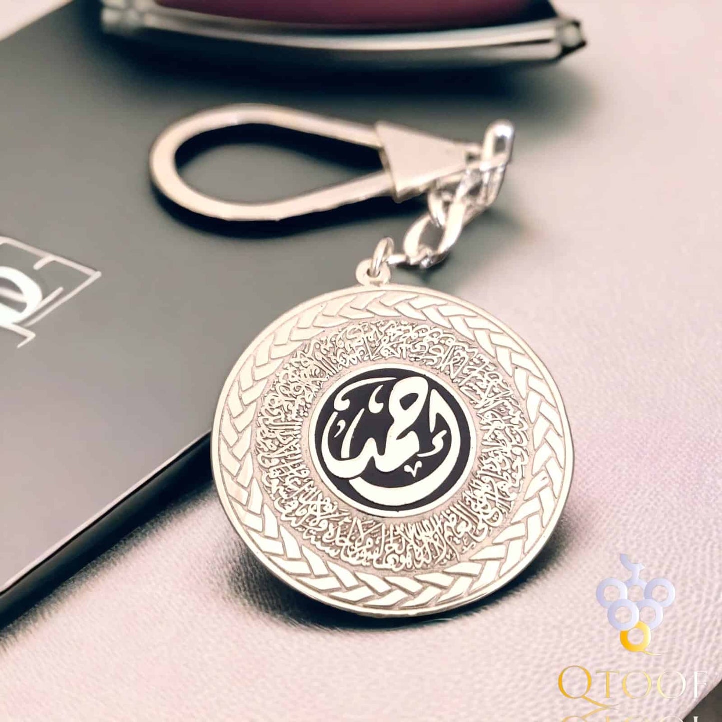 ميدالية مات لوحة بالاسم